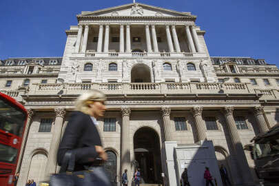 İngiltere faizi yüzde 4'e yükseltti