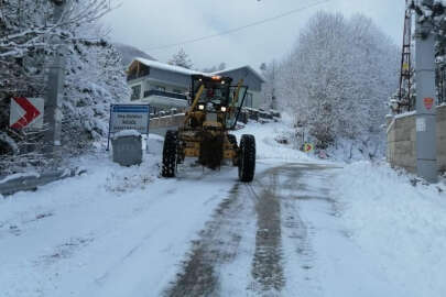 Bursa'da karla yoğun mesai: Ekipler dur durak bilmiyor!   
