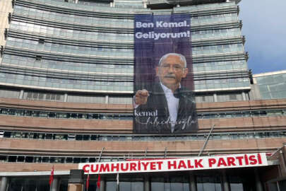 CHP Genel Merkezine yeni afiş: Ben Kemal, geliyorum!