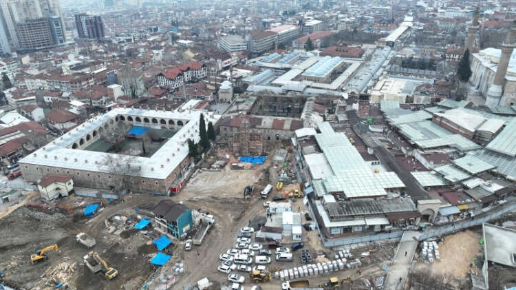 12 adet mezar ile hazire alanı bulduk”