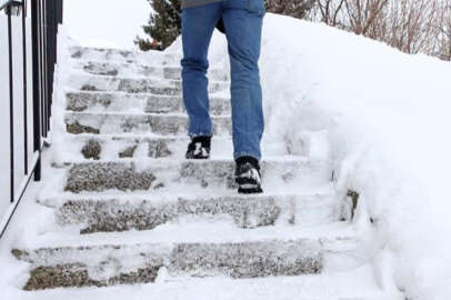 Bunlara dikkat: Karlı ve buzlu yolda düşmemek için...