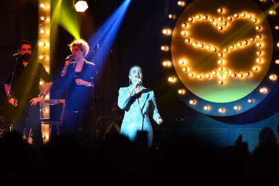 Sıla’dan Bursa’da keyifli konser: Ayakta alkışlandı!