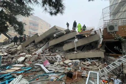 Her dakika artıyor: Depreme 3 bin 432 can!