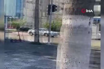 İskenderun'da deniz taştı: Sokaklar sular altında!