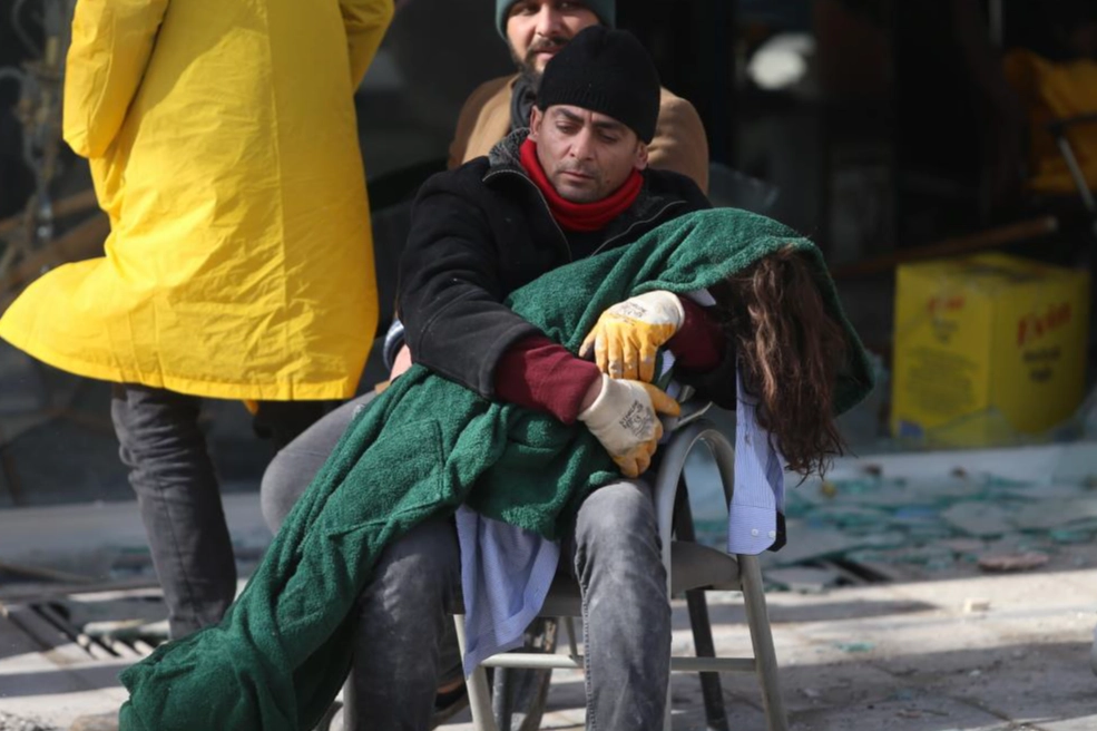 Deprem bölgelerinden yürek yakan kareler