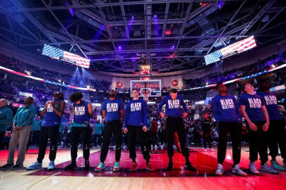 NBA'da depremzedeler için saygı duruşu!