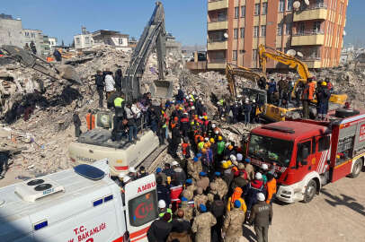 21 yaşındaki Rukiye 153. saatte kurtarıldı!