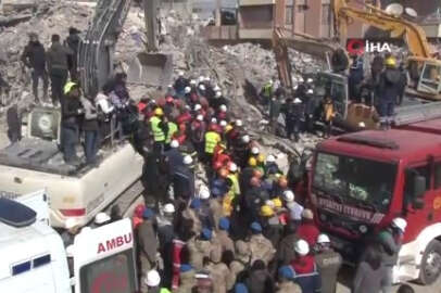 Mucize üstüne mucize: Rukiye'yi 153. saatte çıkardılar!