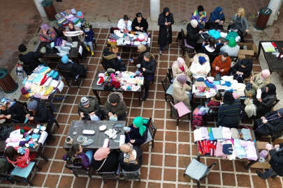 Büyük dayanışma: Bursa'da bütün ilçe toplandı, çorap örüyor!