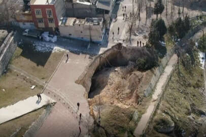 Gaziantep'te deprem sonrası ürküten obruk!