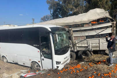 Cezaevi aracıyla kamyon çarpıştı: 23 yaralı 