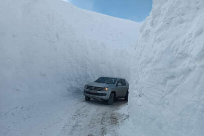 Yüksekova'da 6 metreyi geçen kar tünelleri 