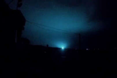 Deprem anındaki mavi ışıklar kamerada!