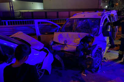 Ters yöne girip karşıdan gelen araçla çarpıştı!