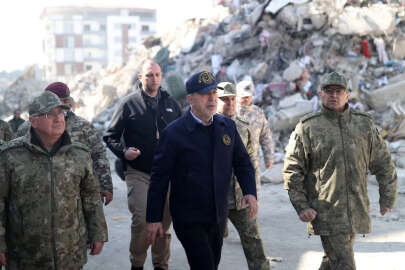 Bakan Akar: Depremde 100 silah arkadaşımızı kaybettik