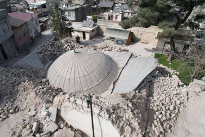 Fransız top mermisinin yıkmadığı cami depreme yenildi