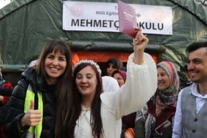 Aslı Tandoğan çadır kentte nikah şahidi!