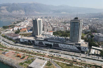 İzolatör bile yok: 87 metrelik iki kule yerinden oynamadı!