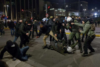 Yunanistan'da tren kazası sonrası sokaklar karıştı!