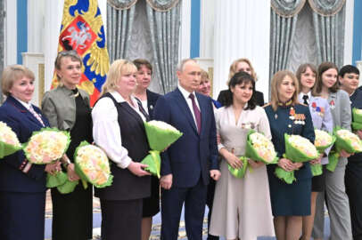  Putin, kadınlara devlet nişanı verdi