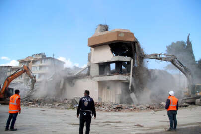 Hatay’da enkaz kaldırma ve karot alma işlemleri sürüyor