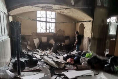 İran'da 4 cami kundaklandı