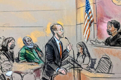 Mahkeme salonundan firar etti!