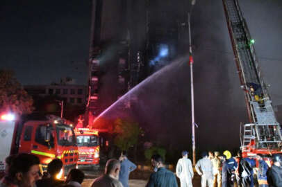 16 katlı bina alevlere teslim oldu!