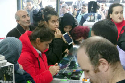 Sabiha Gökçen Havalimanın'da unutulan eşyalar satışa sunuldu