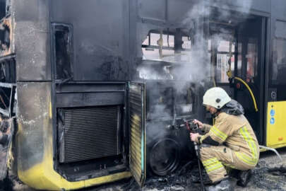 Bursa'da seyir halindeki halk otobüsü alev alev yandı
