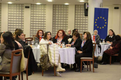  İş dünyası ve STK temsilcileri "Afet ve Kadın" panelinde