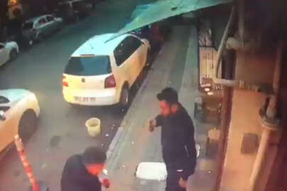 Silahlı saldırı sonrası çaylarını yudumlamaya devam ettiler!