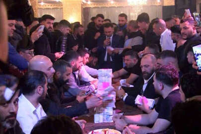 Aşiret düğününde milyonlar havada uçuştu