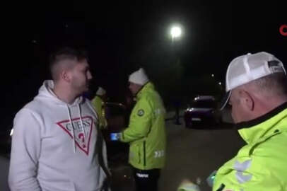 Bursa'da polisin alkollü sürücü ile imtihanı! Alkolmetreyi üflemek yerine yutmaya çalıştı