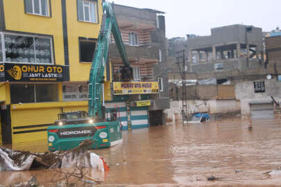 Deprem bölgesini sel vurdu: 11 ölü, 7 kayıp!
