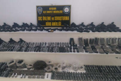 Silah kaçakçısının iş yerinden cephanelik çıktı!