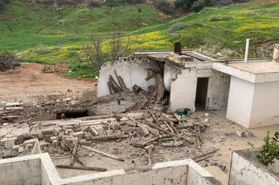 Çivi çakmaya çalıştığı depo başına çöktü: 1 ölü