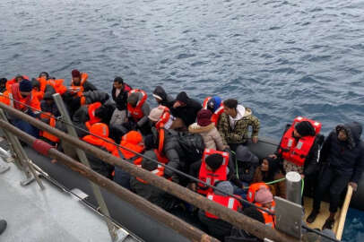 Ege'de ölüme terk edilen 40 kaçak göçmen kurtarıldı