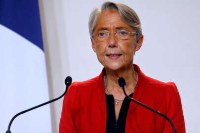 Fransa Başbakanı Borne'a ulusal marşlı protesto