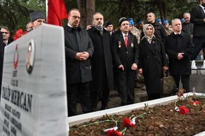 Alinur Aktaş vatan kahramanlarını andı