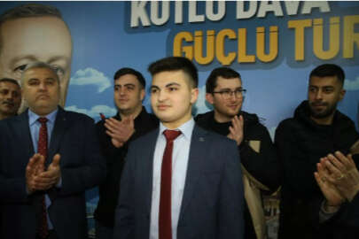 18 yaşındaki lise öğrencisi AK Parti'den milletvekili aday adaylığına başvurdu