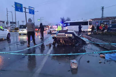 AFAD'a ait minibüs ile otomobil çarpıştı! Ölü ve yaralılar var