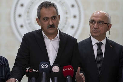 Bakan Özer 'Afet bölgesinden diğer illere 4 bin öğretmen nakledildi'