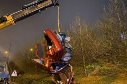 Feci kaza! Otomobil hurdaya döndü