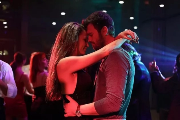 Kıvanç Tatlıtuğ ve Serenay Sarıkaya uyumlarıyla mest etti