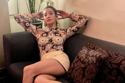 Aybüke Pusat'tan süper minili poz