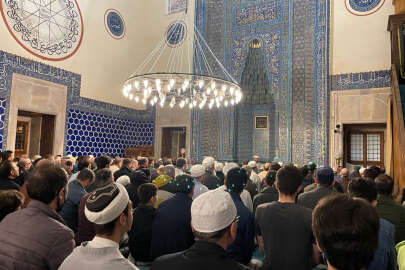 Bursa'da camiler doldu taştı