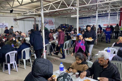 Deprem bölgesindeki illerde ilk sahur yapıldı