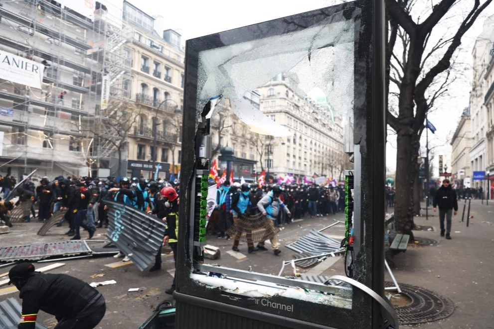 Fransa'da tansiyon düşmüyor: 58 gözaltı var!