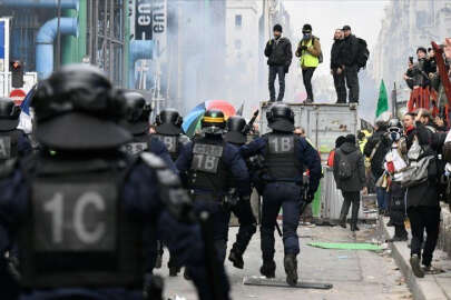 Fransa'da tansiyon düşmüyor: Polisle çatıştılar, 58 gözaltı!
